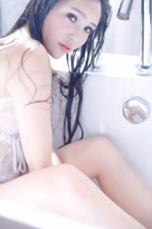 美女脱裤子趴下打屁股视频_1080P迅雷高清下载